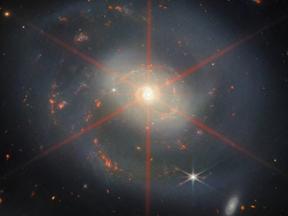 esta é uma imagem da galáxia NGC 7469