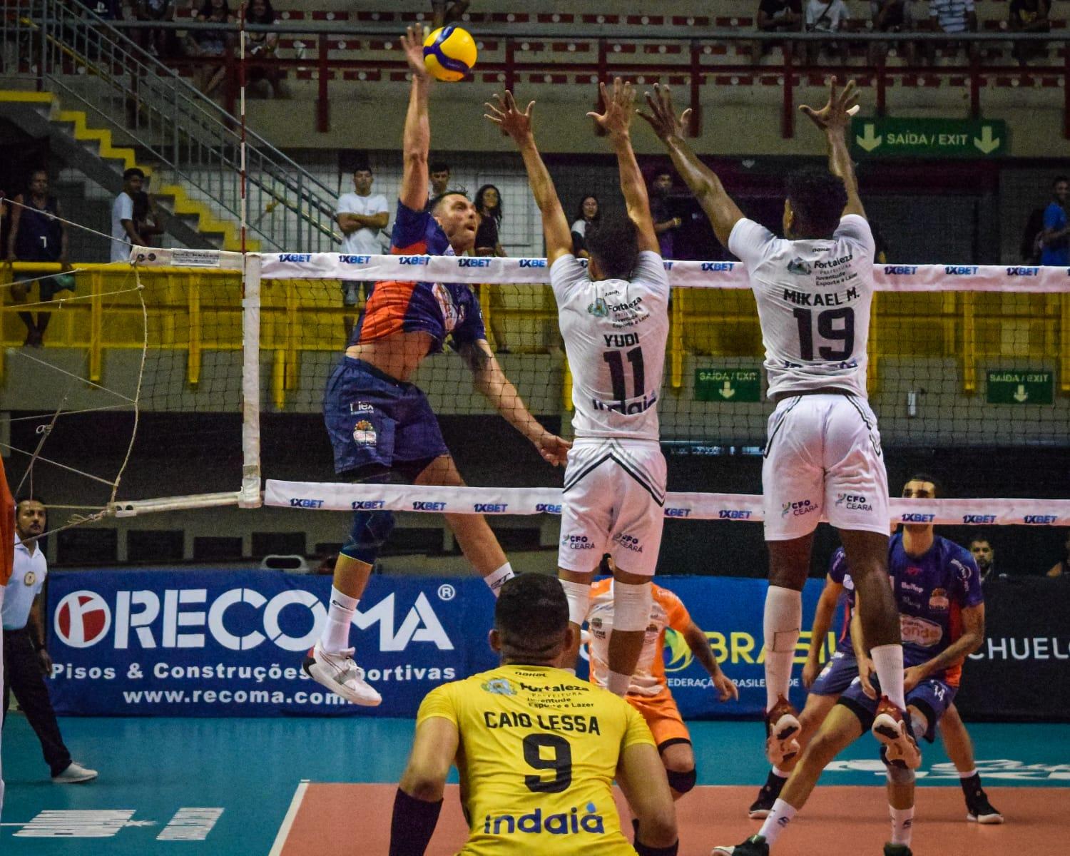 Última partida do ano no Ginásio Paulo Sarasate foi contra a equipe de São José