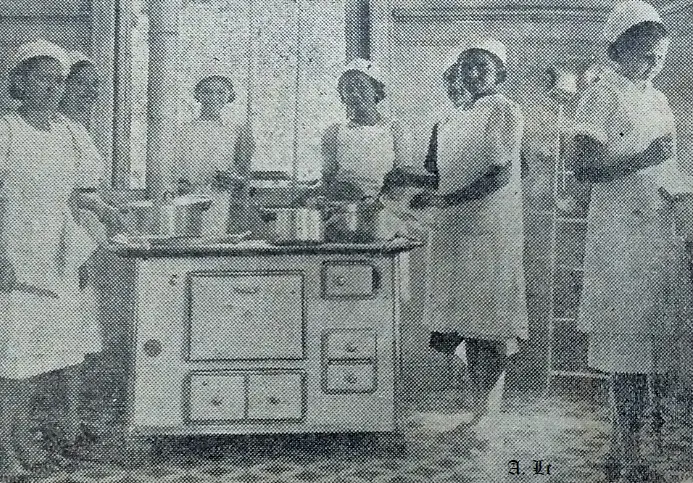 Jovens nas aulas de cozinha