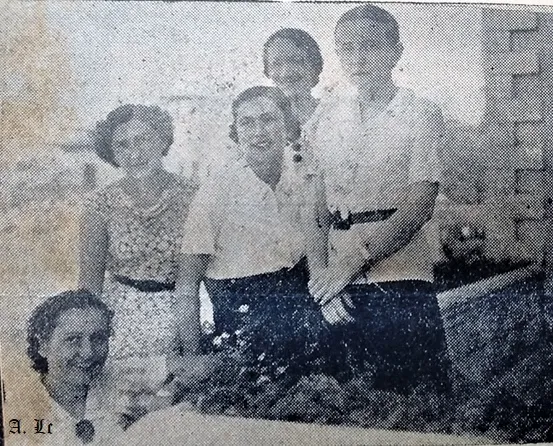 Diretora Odete e professoras da Escola Doméstica de Fortaleza, na varanda do Palacete do Plácido