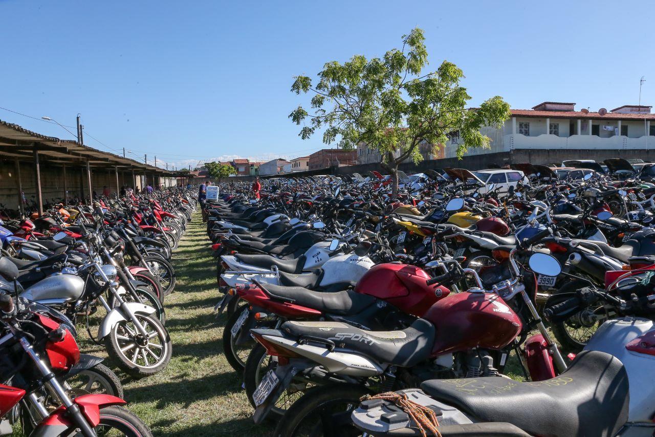 Estacionamento com motos