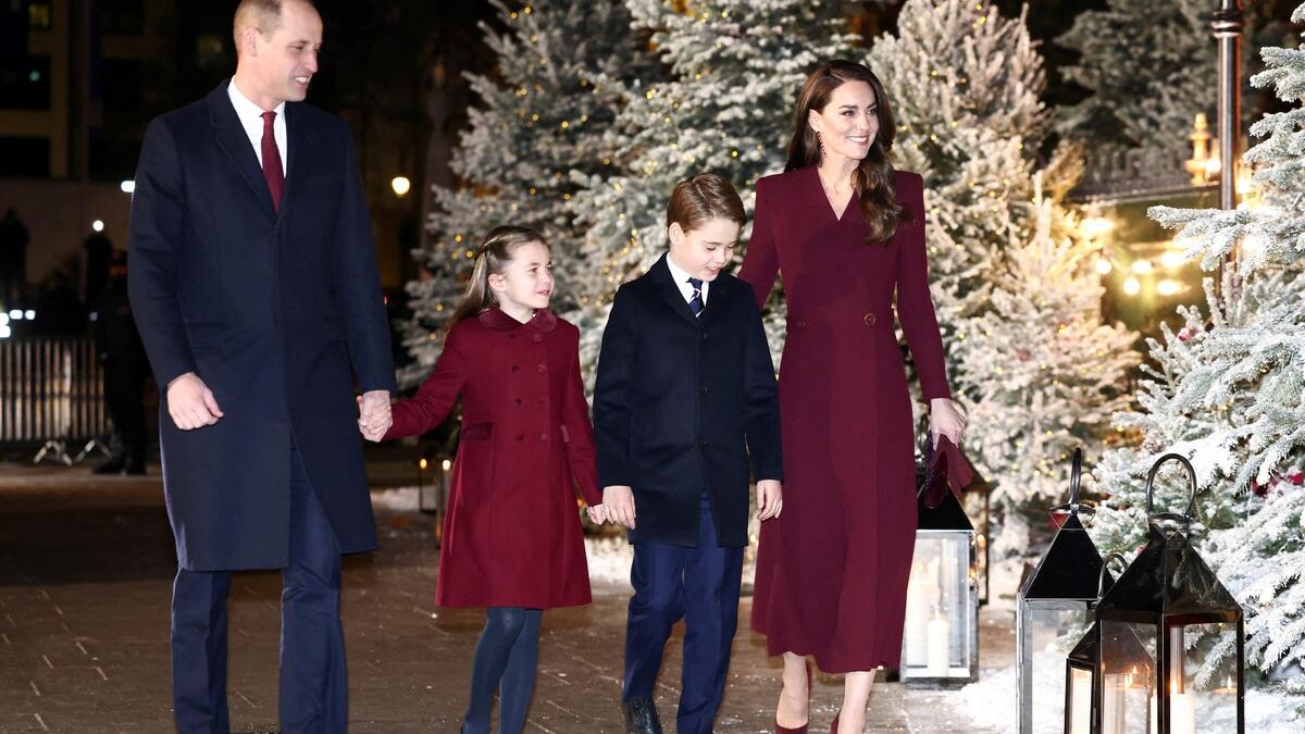 Princesa Charlotte e príncipe George estampam cartão de Natal