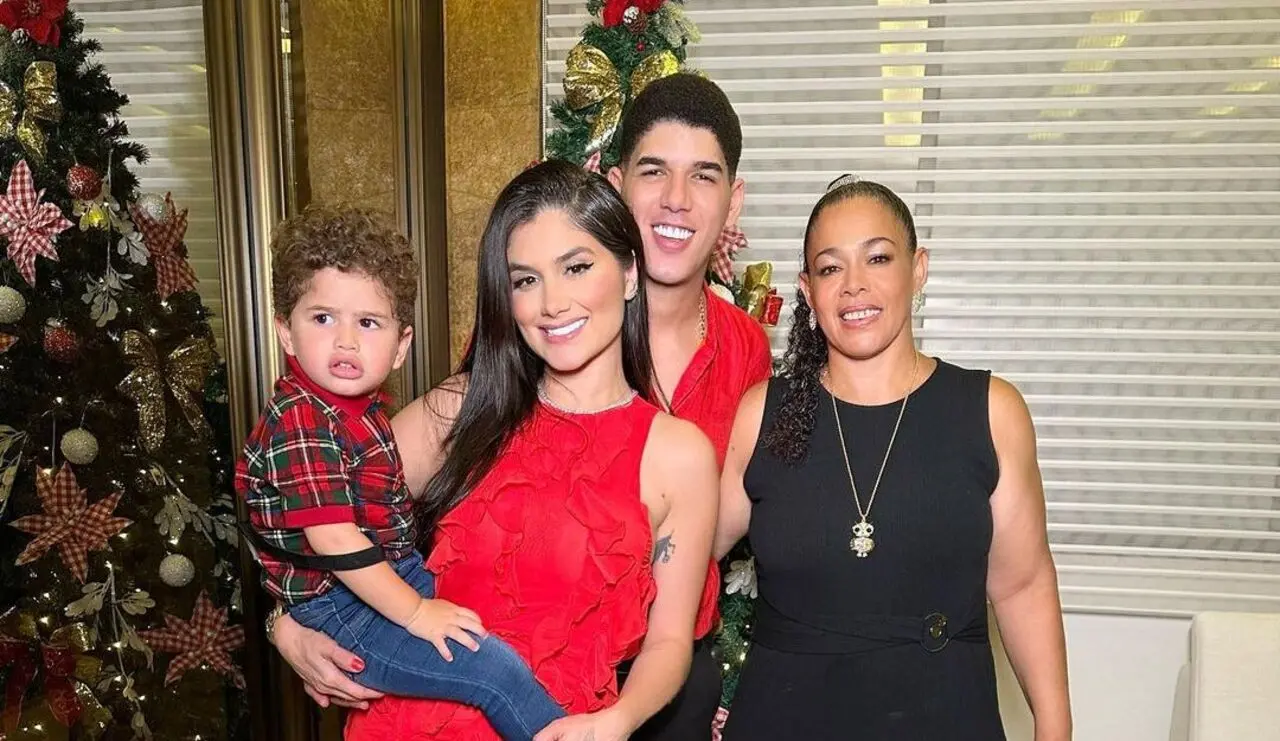 Zé Vaqueiro ao lado da esposa e da mãe