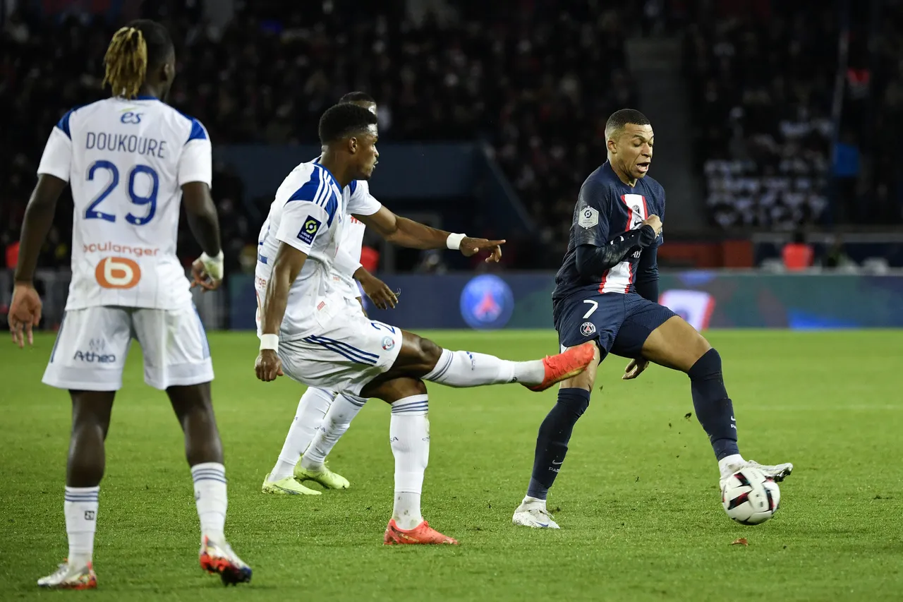 O PSG teve muita dificuldade contra o Strasbourg, mas foi salvo por Mbappé no fim do jogo