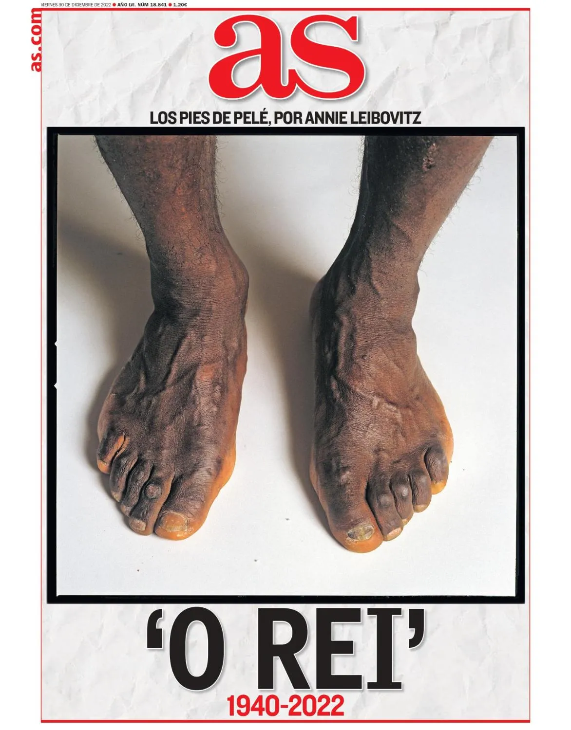 A capa do AS traz os pés de Pelé e diz: 'O Rei'.