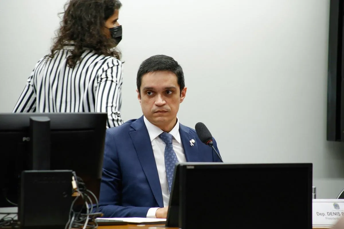 O deputado federal Denis Bezerra obteve mais de 100 mil votos nesta eleição, mas não foi reeleito porque o PSB não atingiu o quociente eleitoral