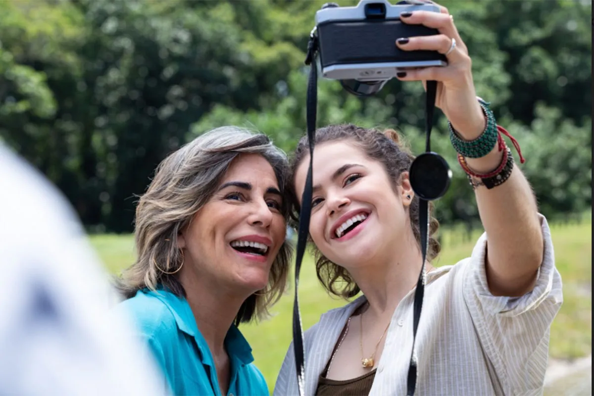 Comédia romântica traz Gloria Pires e Maisa