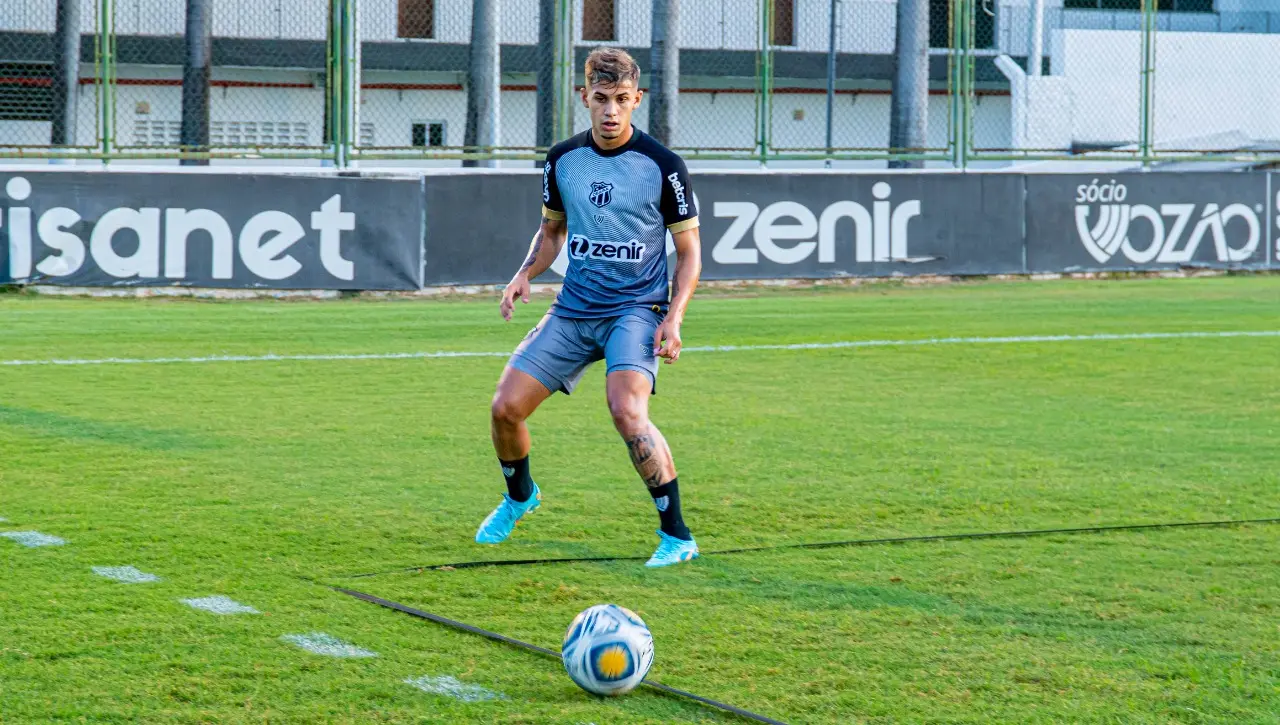 Imagem mostra jogador de futebol