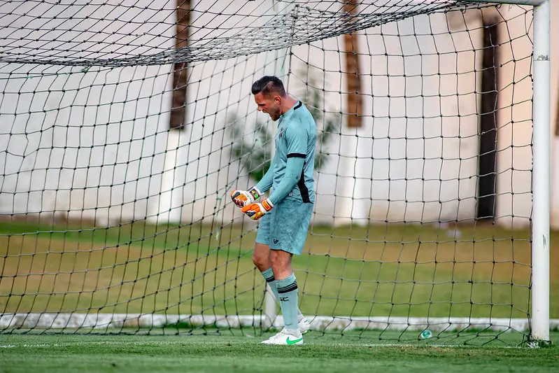 Imagem mostra jogador de futebol