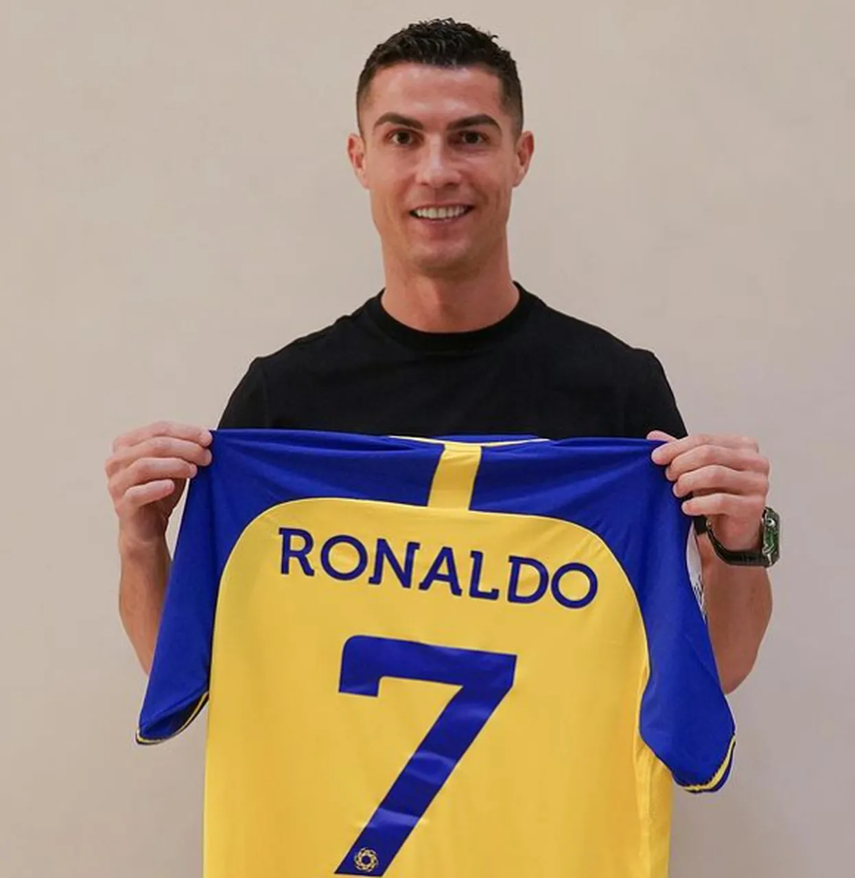 Cristiano Ronaldo foi anunciado pelo Al Nassr