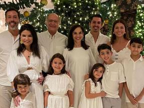 Lu e Geraldo Alckmin com os dois  filhos, genro, nora e netos no réveillon em Brasília