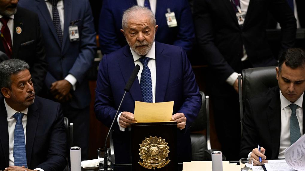 Lula discursando no dia da posse