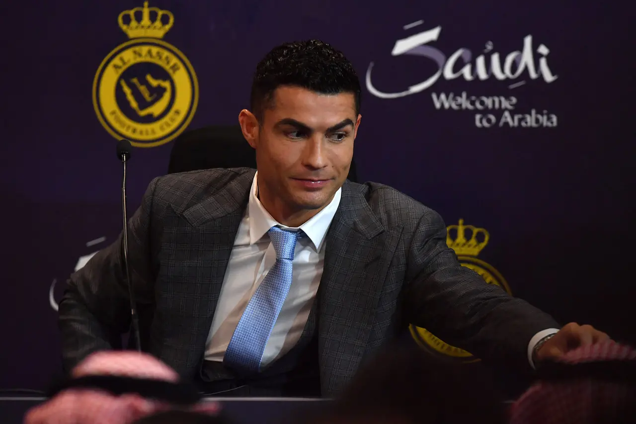Imagem da notícia: CR7 revela oferta do Brasil e rebate críticas por escolher Al-Nassr: 'Sou único'; veja vídeo