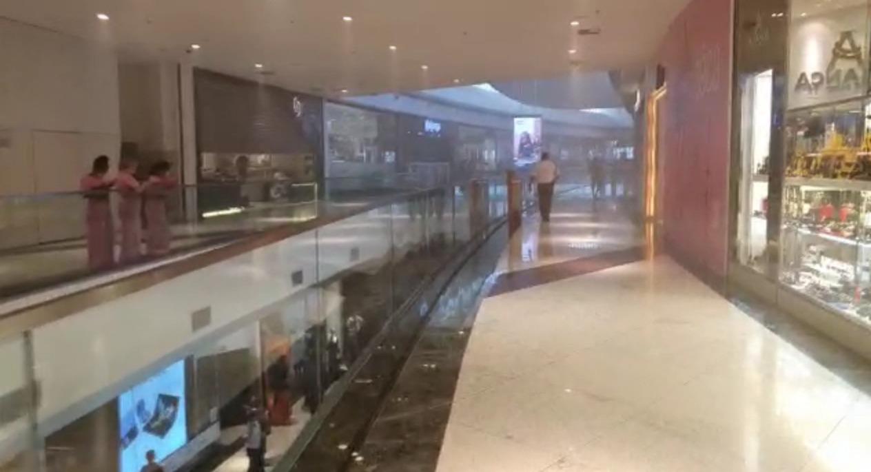 Fumaça em corredor de shopping em fortaleza