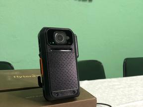 Câmera corporal apresentada pela SAP-CE e que devem ser usadas por policiais penais no Ceará