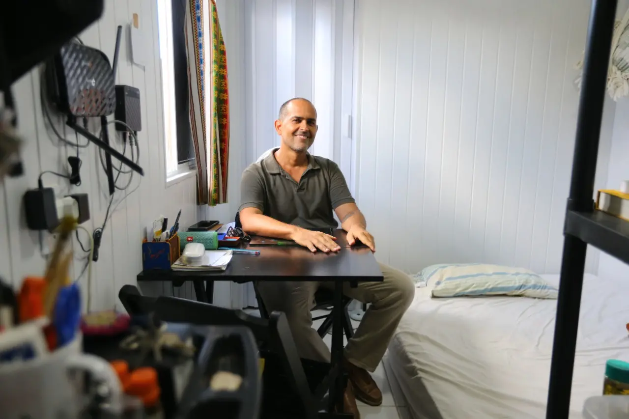 Cearenses abrem as portas de suas casas de ferro para mostrar como é ...