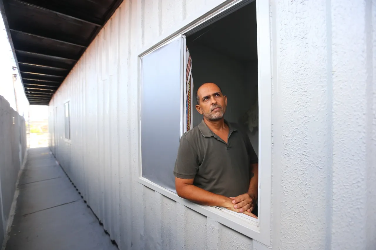 Cearenses abrem as portas de suas casas de ferro para mostrar como é ...