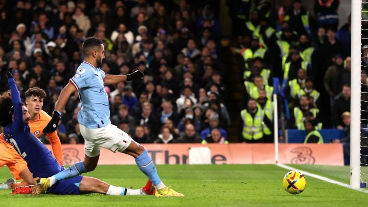 City vence Chelsea fora de casa e se aproxima do líder Arsenal no