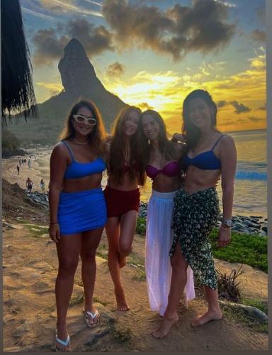 Marina Ruy Barbosa e amigas em Fernando de Noronha