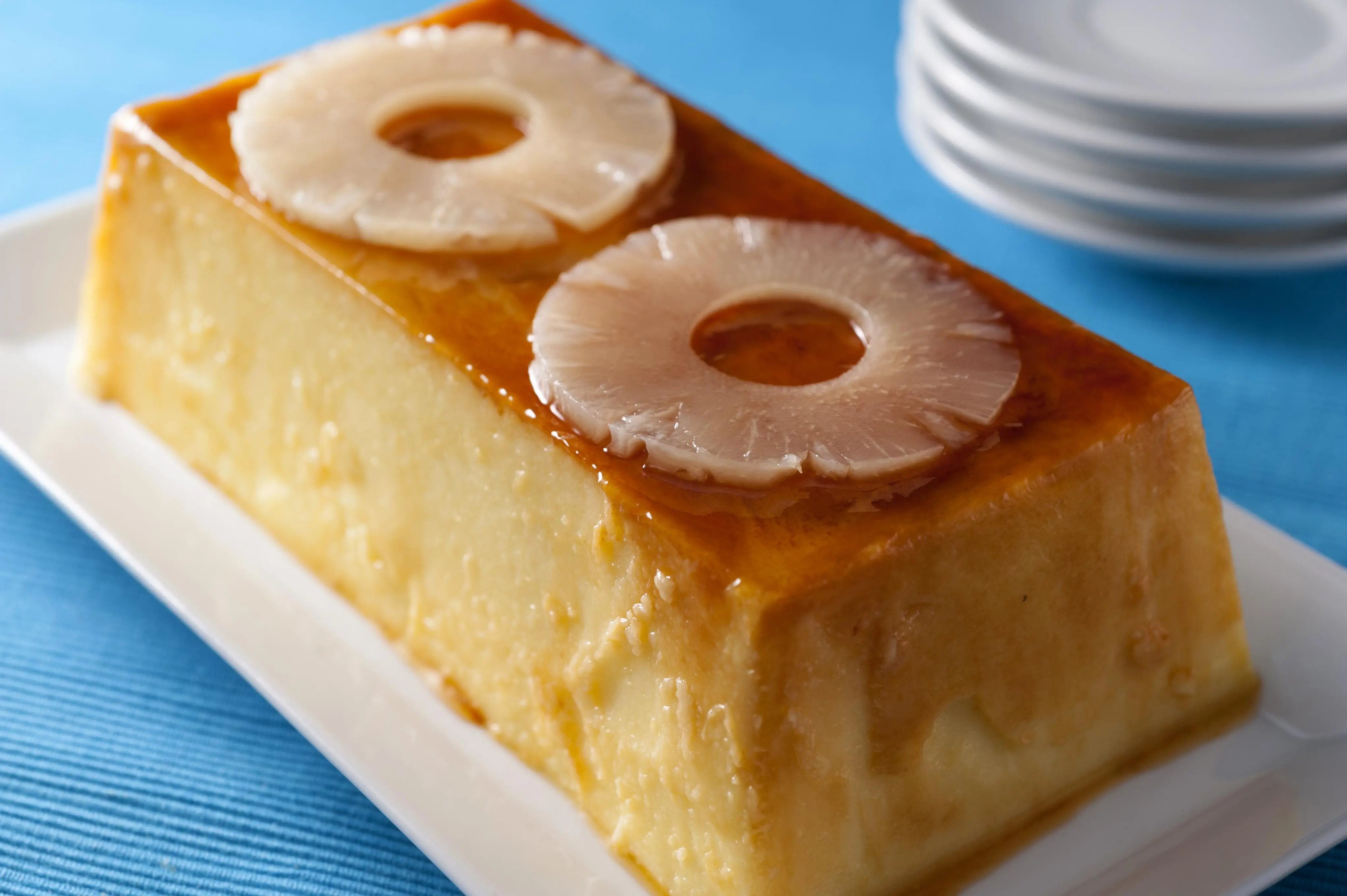 Pudim com calda de abacaxi