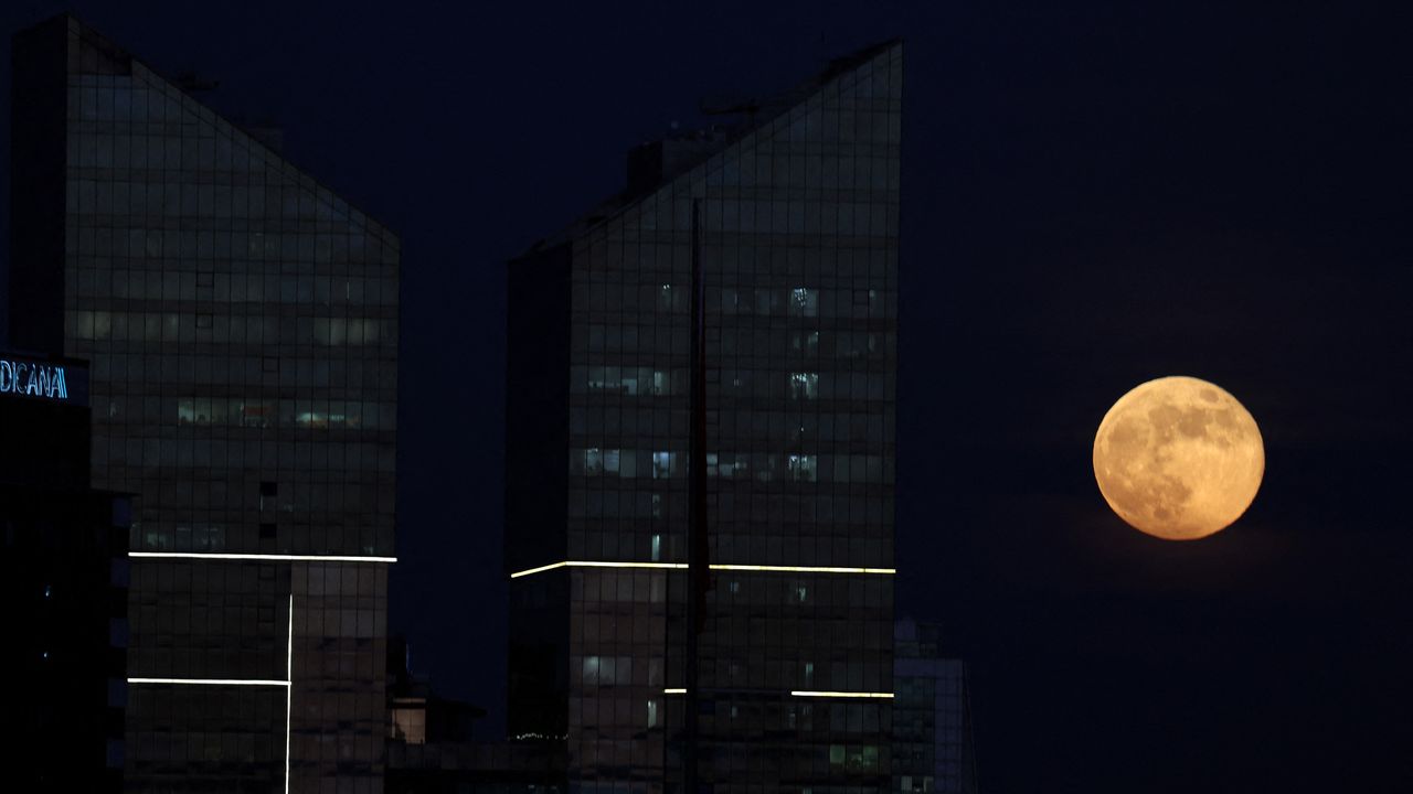 Primeira lua cheia do ano acontece nesta sexta (06); veja horário e ...