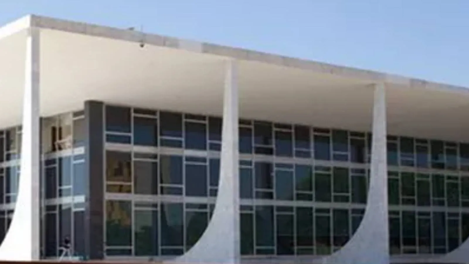 Vidraçaria STF antes da invasão de manifestantes