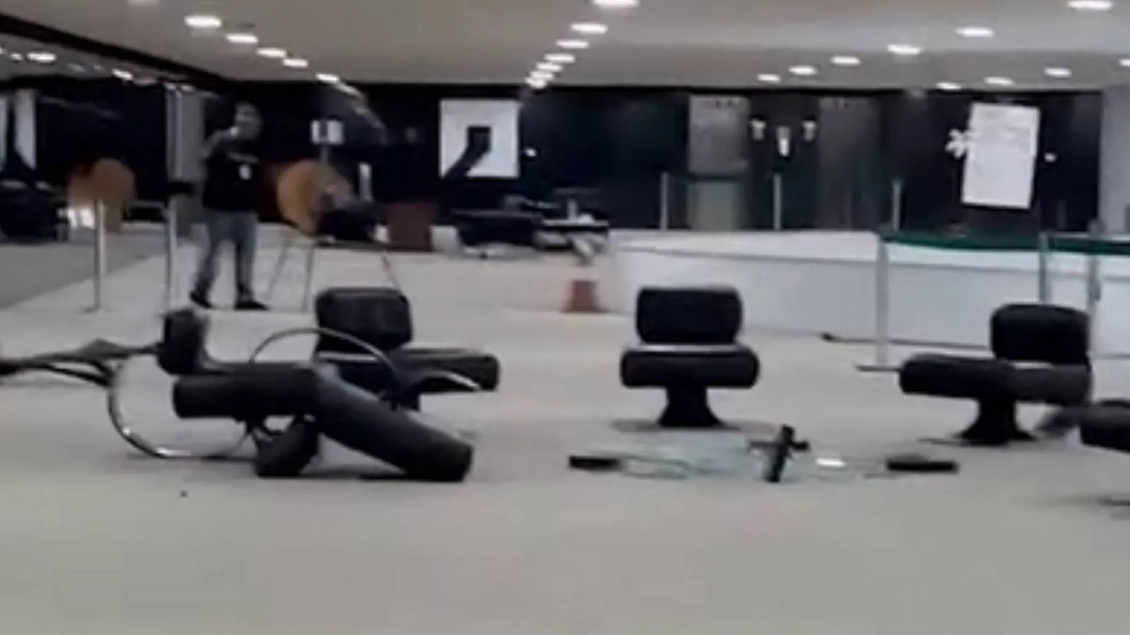 Mezanino Palácio do Planalto após invasão de manifestantes