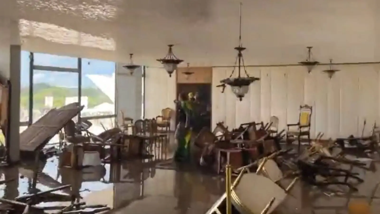 Gabinete do presidente do STF após invasão de manifestantes