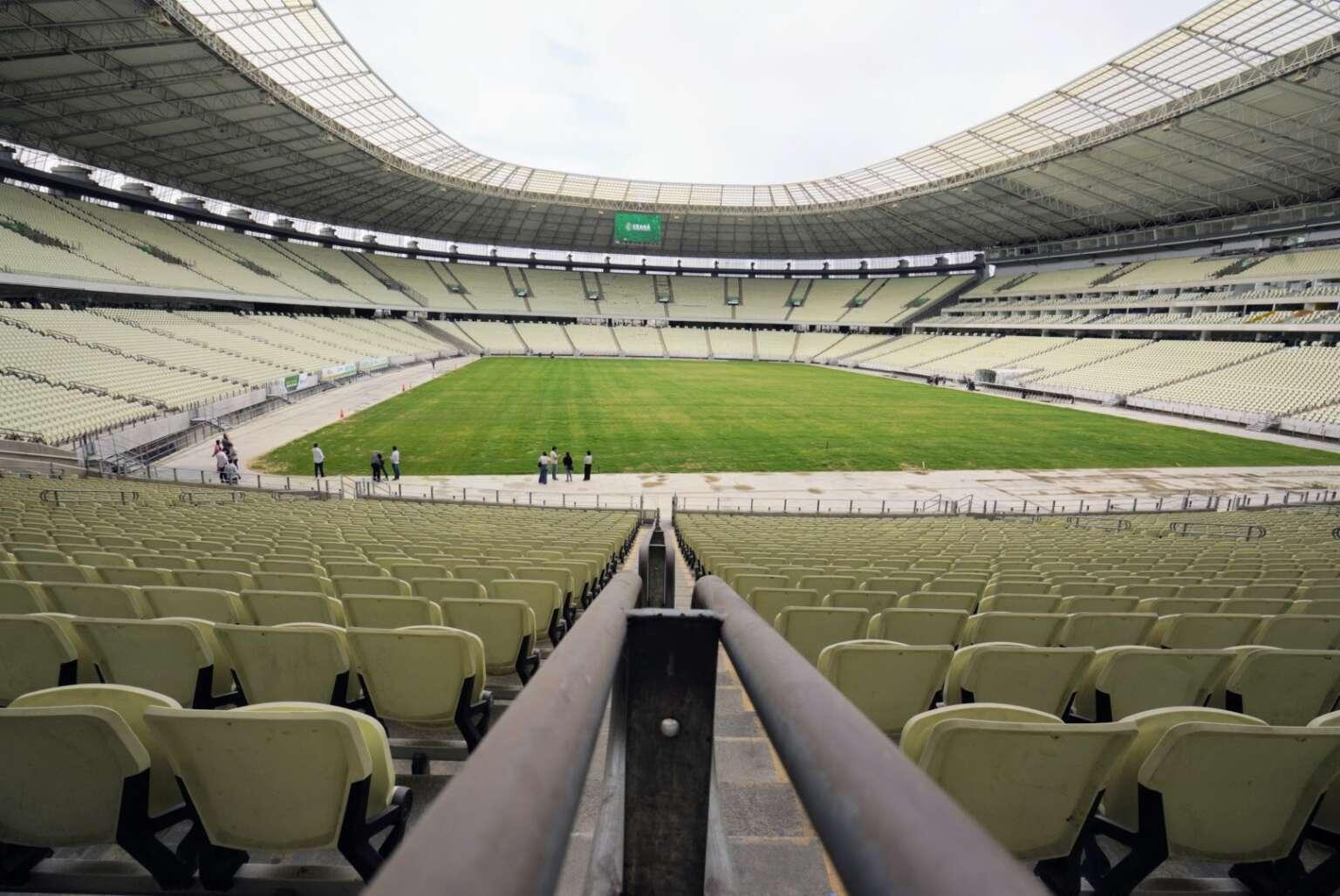 Imagem mostra campo de futebol