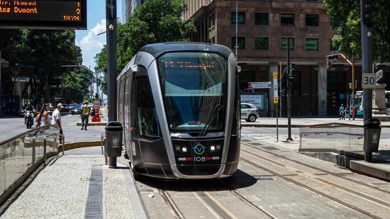 O plano é ser um transporte do mesmo estilo do Veículo Leve sobre Trilhos (VLT), como o do Rio de Janeiro