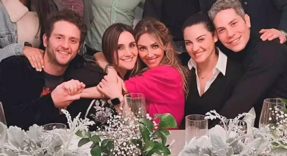 Christopher, Dulce, Anahí, Maite e Christian em jantar