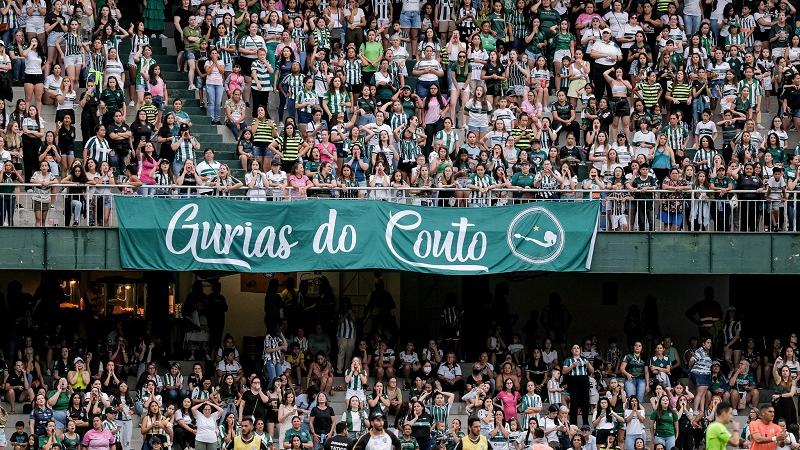 Após medida do TJD, mulheres e crianças comandam a festa em jogo