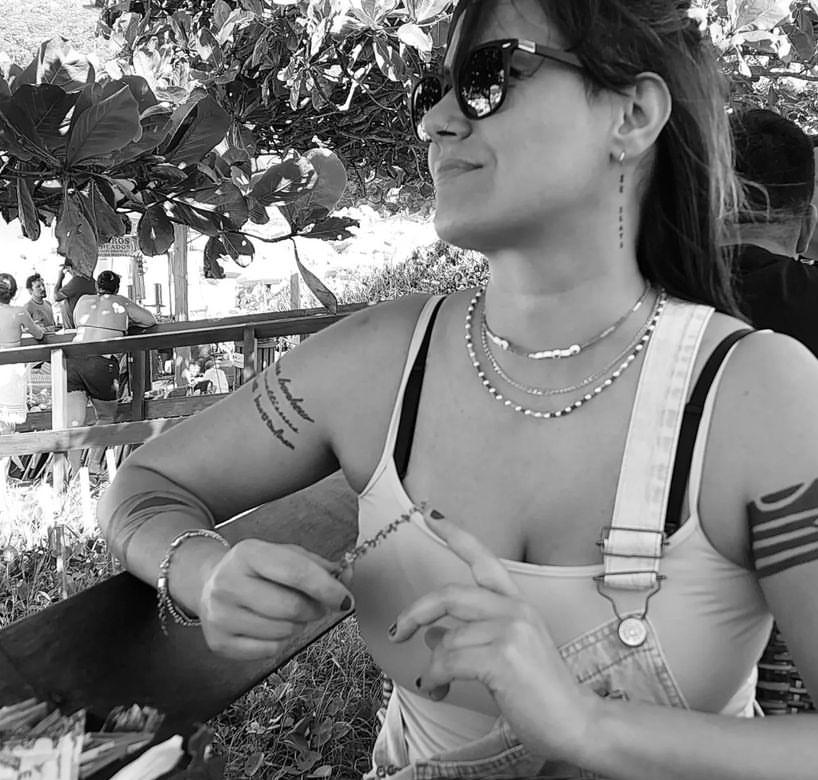 Angélica Morango em foto preto e branco