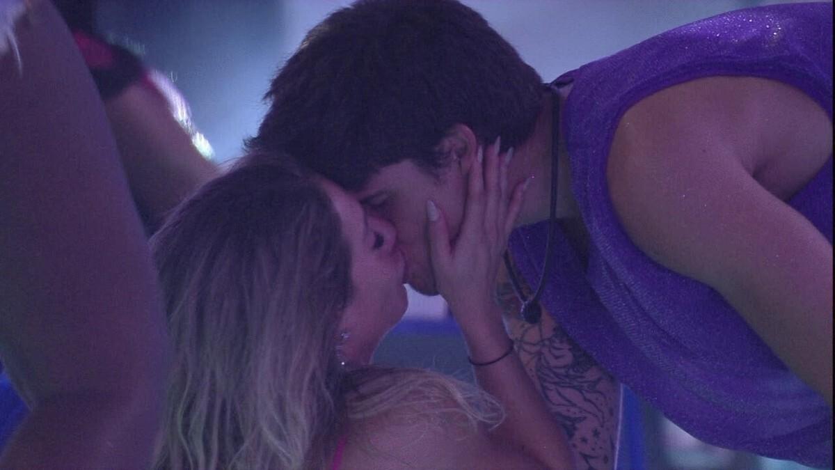Bruna Griphao e Gabriel se beijam no BBB 23