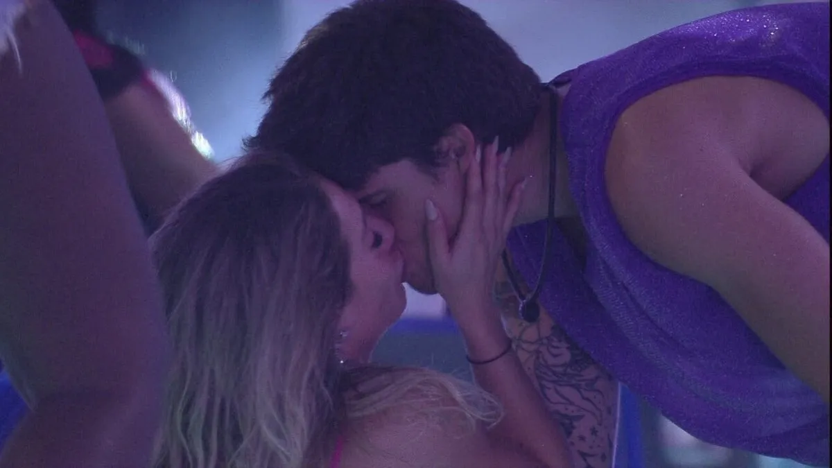 Modelo não desistiu após se dispensando e conseguiu ficar com a atriz