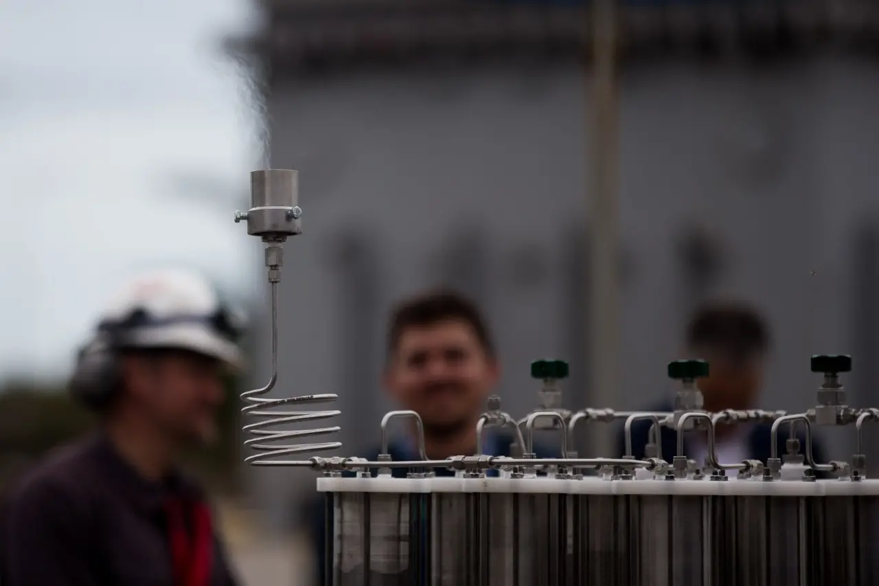 Demonstração de queima da molécula de hidrogênio verde