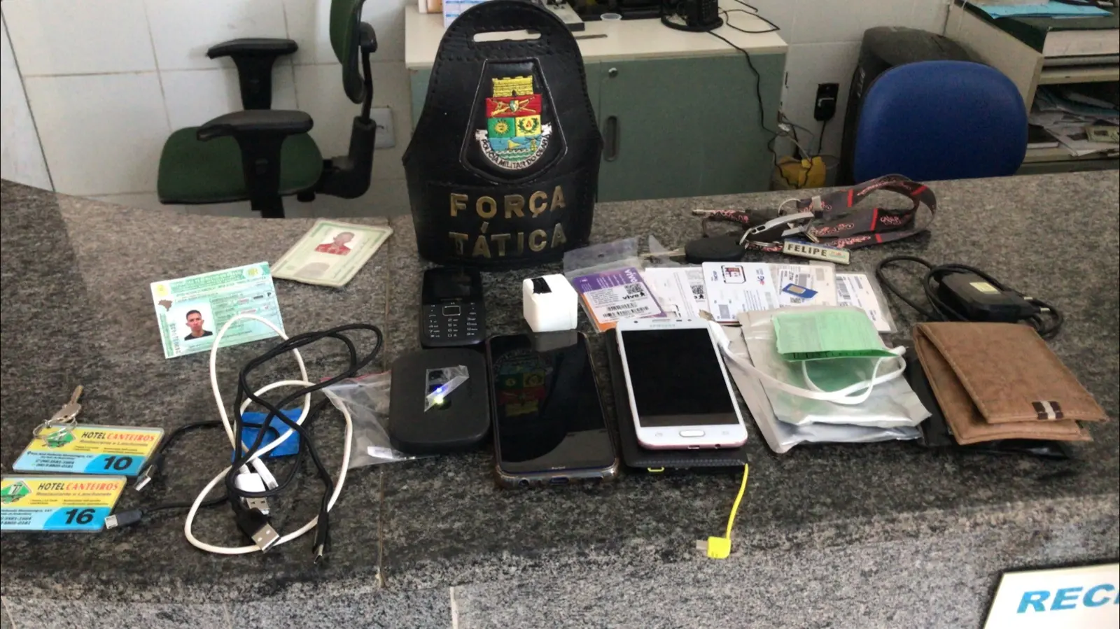 Material foi apreendido no carro de um dos suspeitos