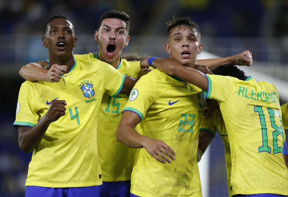 SportsCenter Brasil on X: ✓ Melhor elenco do Brasil ✓ Time B melhor que  muito time titular Concorda com o raciocínio do @zinho sobre o @Palmeiras?  #AUPFOXSports  / X