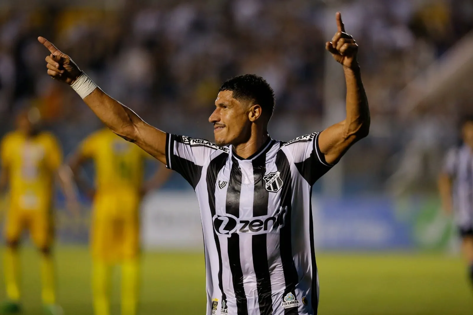 O atacante Luvannor entrou no 2º tempo e marcou um e deu uma assistência
