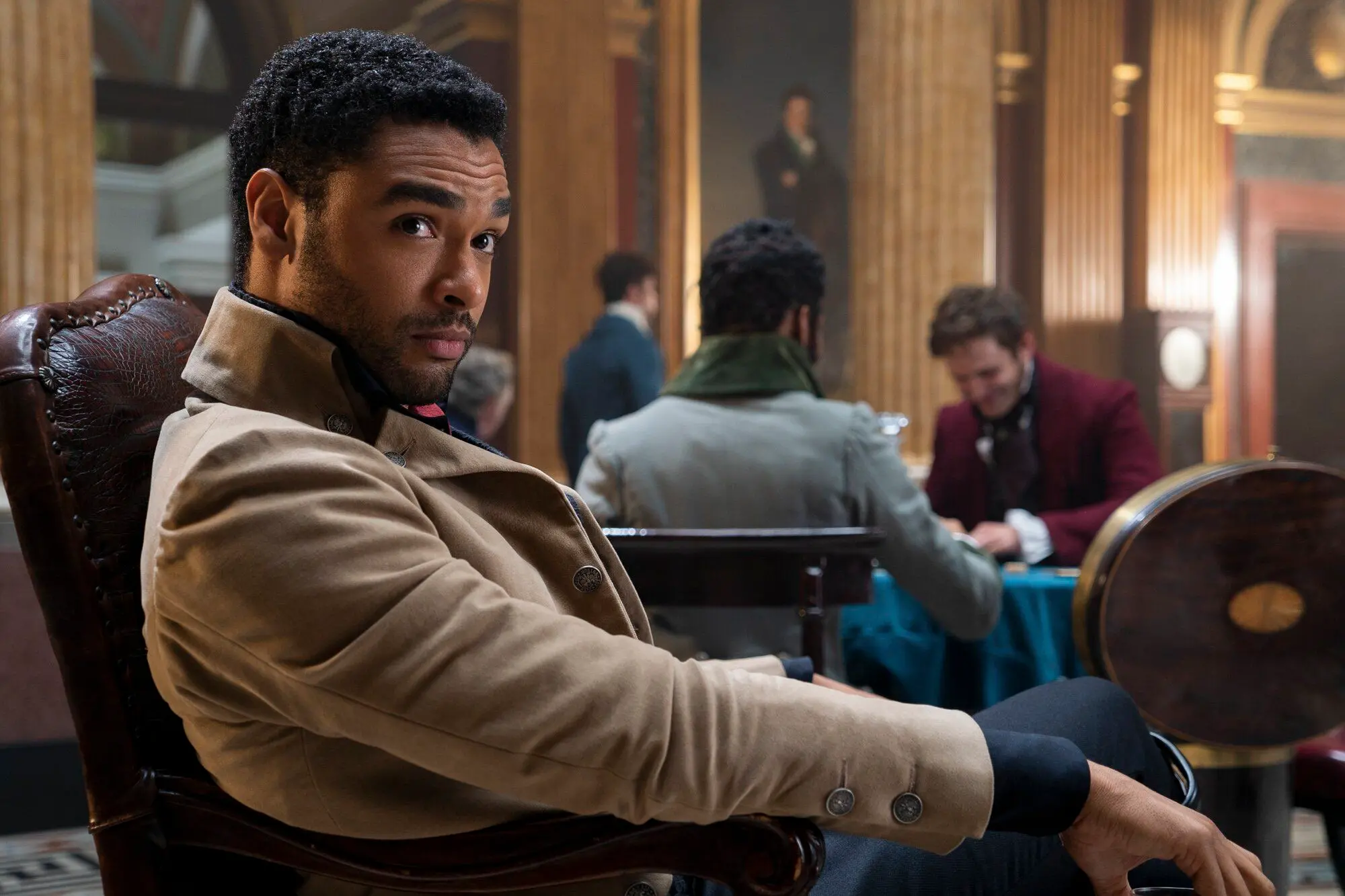 Imagem da notícia: Regé Jean-Page, de Bridgerton, é considerado o homem mais bonito do mundo, de acordo com estudo