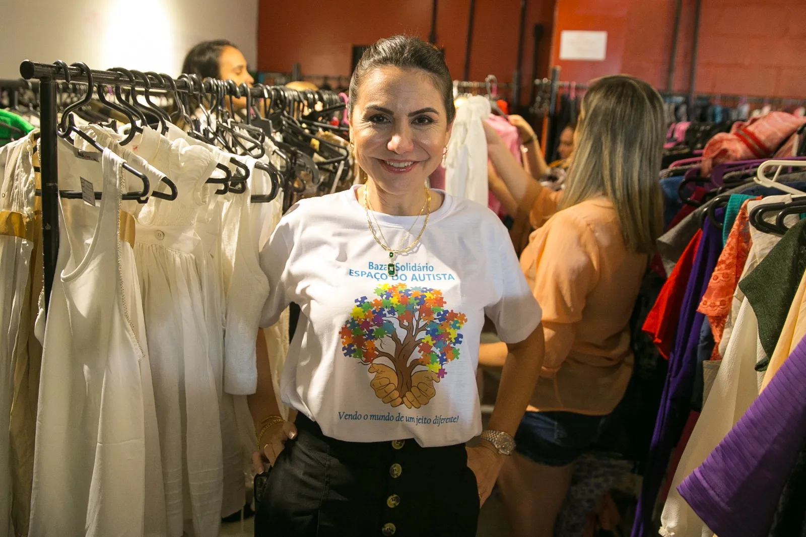 Adriana Queiroz é idealizadora do bazar solidário em prol do Espaço do Autista.