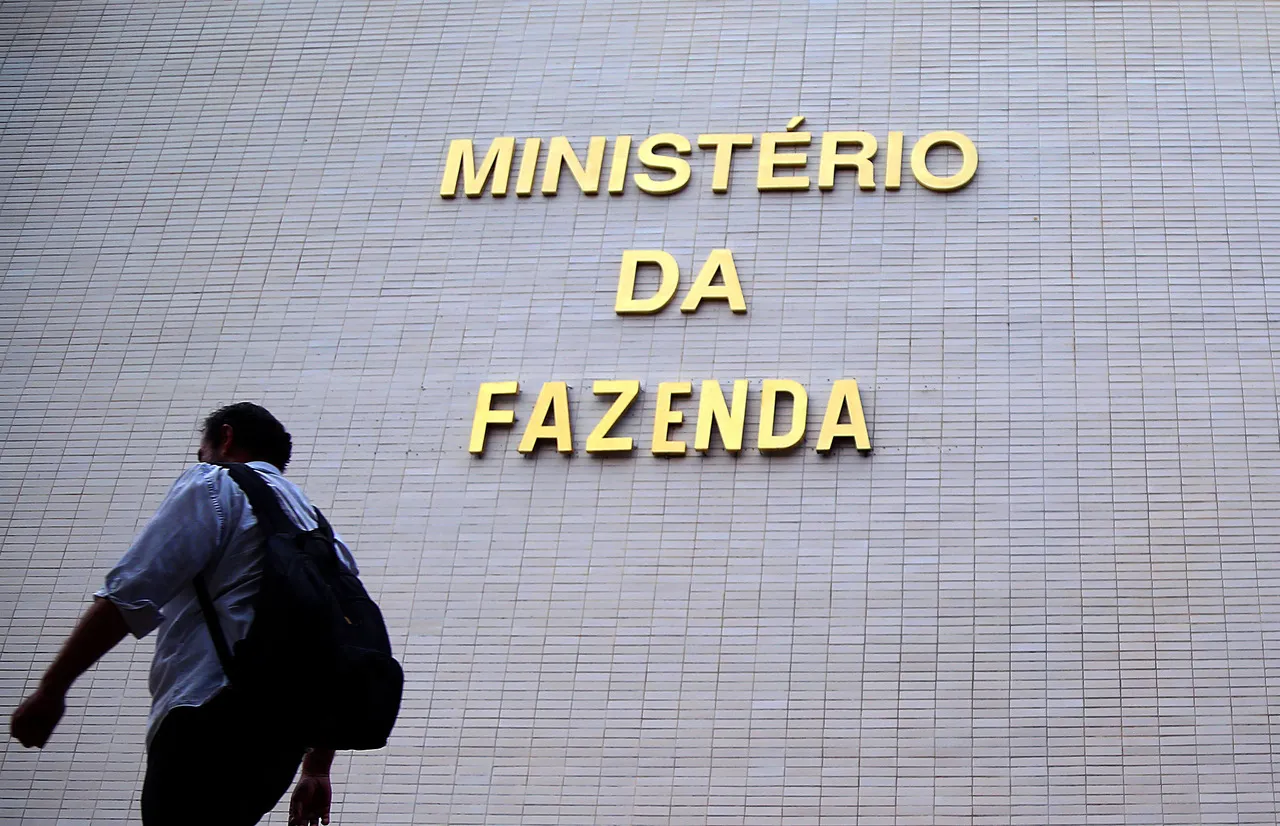 Ministério da Fazenda é o responsável por limitar os juros do rotativo do cartão