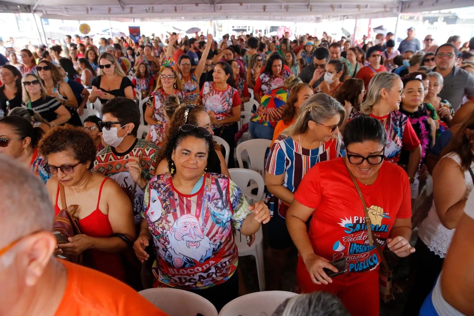 Professores também devem se reunir na frente da Câmara dos Vereadores