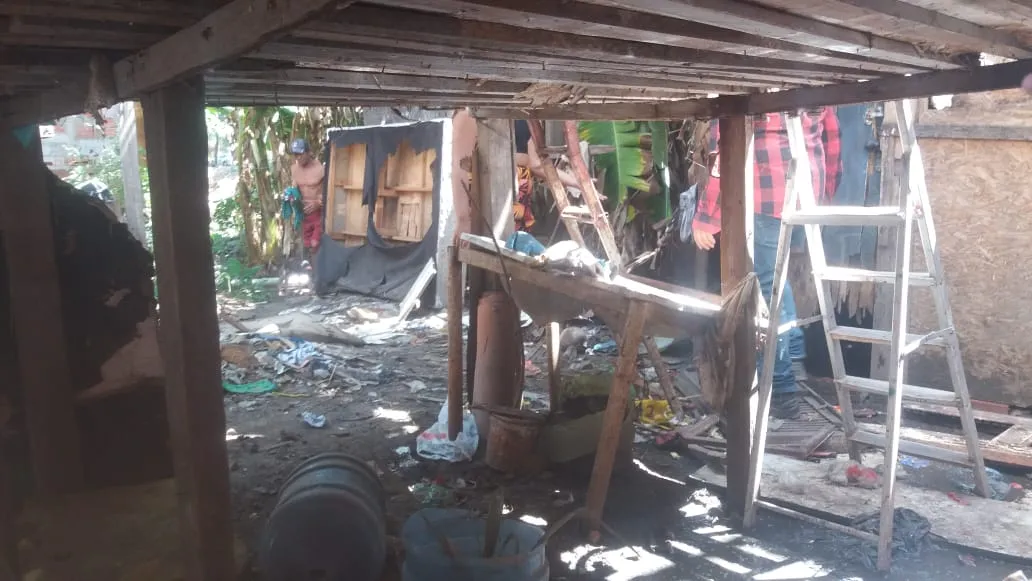 Comunidade do Saporé, no Mucuripe, constroi casas em estilo palafita já aguardando alagamentos