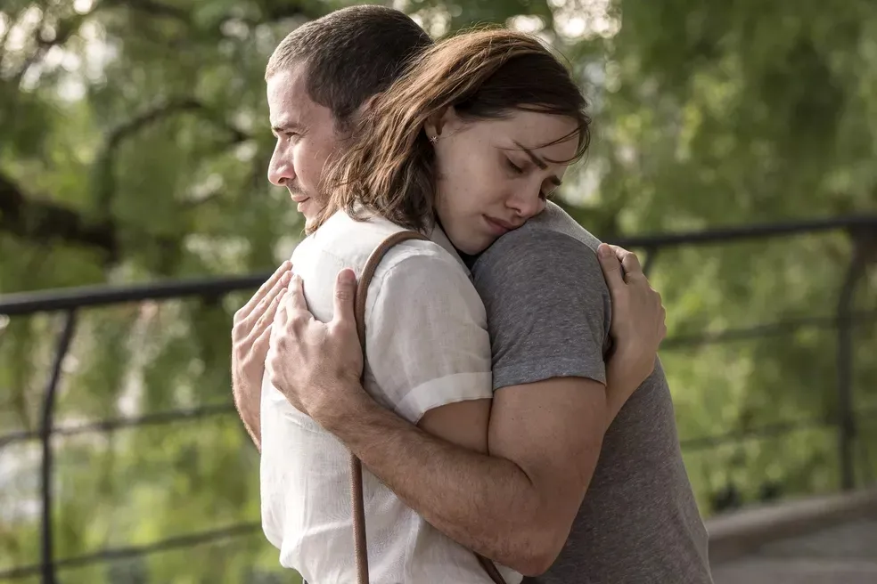 Amanda (Letícia Colin) e Miguel (Daniel Oliveira)