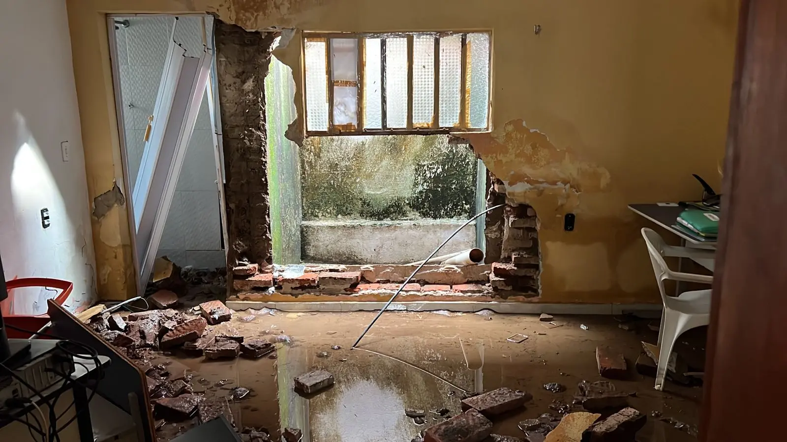 Prédio do Conselho Tutelar atingido por um raio