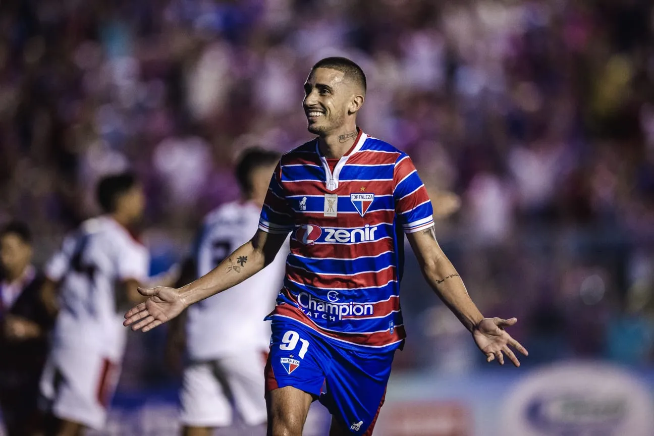 Galhardo marcou dois gols e foi ovacionado pela torcida do PV