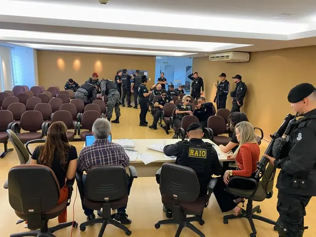 Promotores de Justiça e policiais cumprem 5 mandados de prisão preventiva e 31 mandados de busca e apreensão