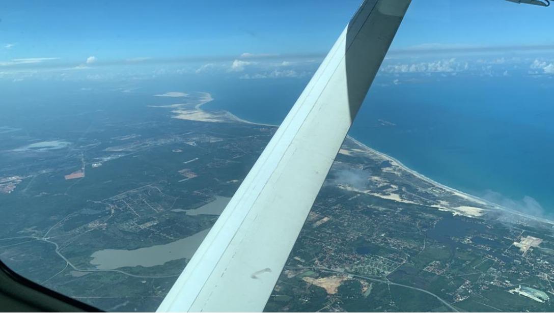 Imagem do litoral oeste do Ceará logo após decolagem