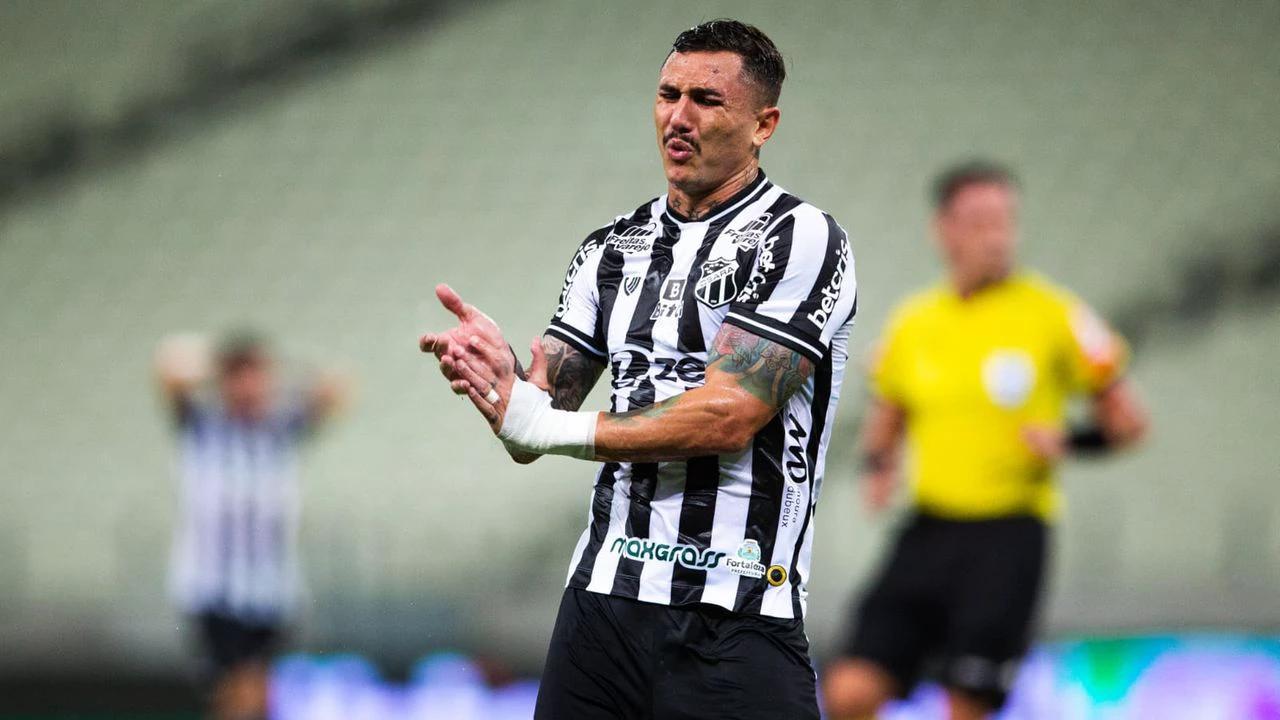 Vina em ação pelo Ceará